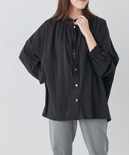 OMNES(オムネス)の「綿レーヨンフリルバンドカラー長袖シャツ(シャツ/ブラウス・レディース・ホワイト/ブラック/グリーン・FREE)」の5枚目の写真
