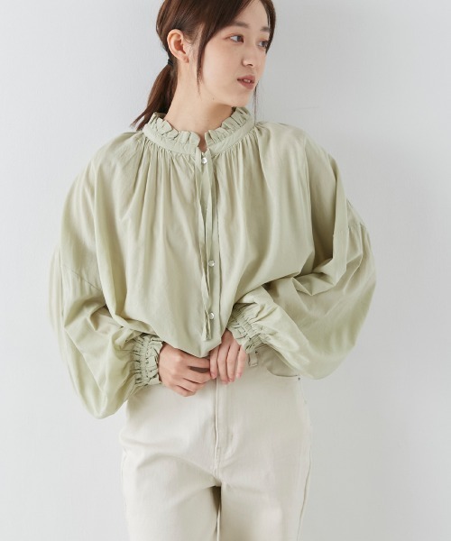 OMNES(オムネス)の「綿レーヨンフリルバンドカラー長袖シャツ(シャツ/ブラウス・レディース・ホワイト/ブラック/グリーン・FREE)」の9枚目の写真