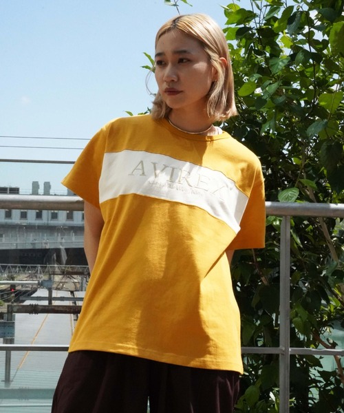 AVIREX（アヴィレックス）の「【直営店限定】BICOLOR EMB LOGO TEE/ バイカラー刺繍ロゴTシャツ（Tシャツ/カットソー・レディース・ブラック/パープル/イエロー・FREE）」の5枚目の写真