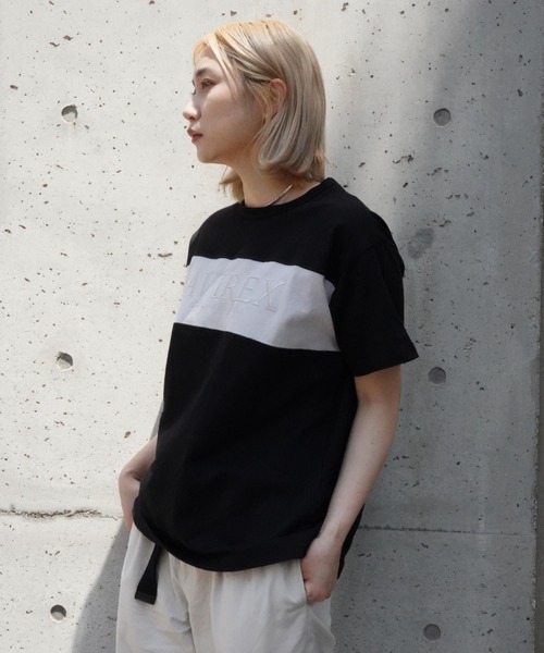 AVIREX（アヴィレックス）の「【直営店限定】BICOLOR EMB LOGO TEE/ バイカラー刺繍ロゴTシャツ（Tシャツ/カットソー・レディース・ブラック/パープル/イエロー・FREE）」の7枚目の写真