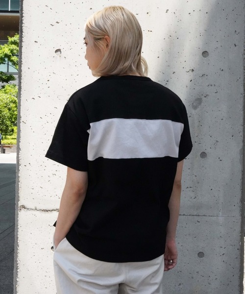 AVIREX（アヴィレックス）の「【直営店限定】BICOLOR EMB LOGO TEE/ バイカラー刺繍ロゴTシャツ（Tシャツ/カットソー・レディース・ブラック/パープル/イエロー・FREE）」の8枚目の写真