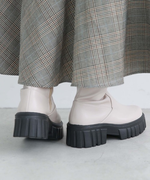 archives（アルシーヴ）の「厚底ストレッチブーツ（ブーツ・レディース・ブラック/アイボリー・MEDIUM/LARGE）」の9枚目の写真