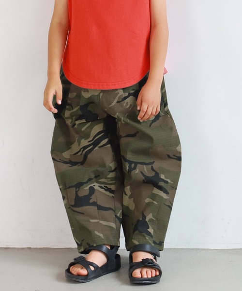 coca（coca）（コカ）の「キッズ 迷彩柄ワイドシルエットタックパンツ