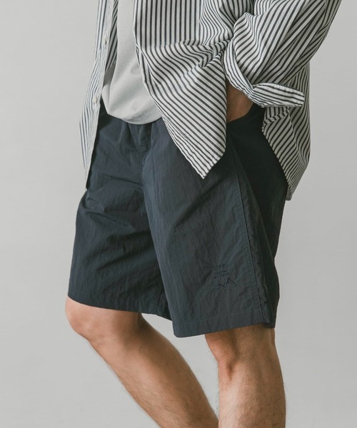 URBAN RESEARCH DOORS(アーバンリサーチドアーズ)の「URDナイロンイージーショーツ(その他パンツ・メンズ・ブラック/ネイビー/グレー/グリーン・MEDIUM/LARGE)」の4枚目の写真