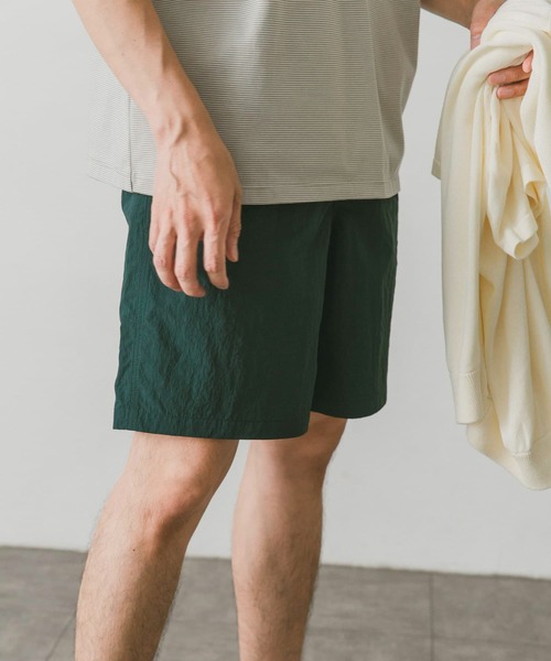 URBAN RESEARCH DOORS(アーバンリサーチドアーズ)の「URDナイロンイージーショーツ(その他パンツ・メンズ・ブラック/ネイビー/グレー/グリーン・MEDIUM/LARGE)」の1枚目の写真