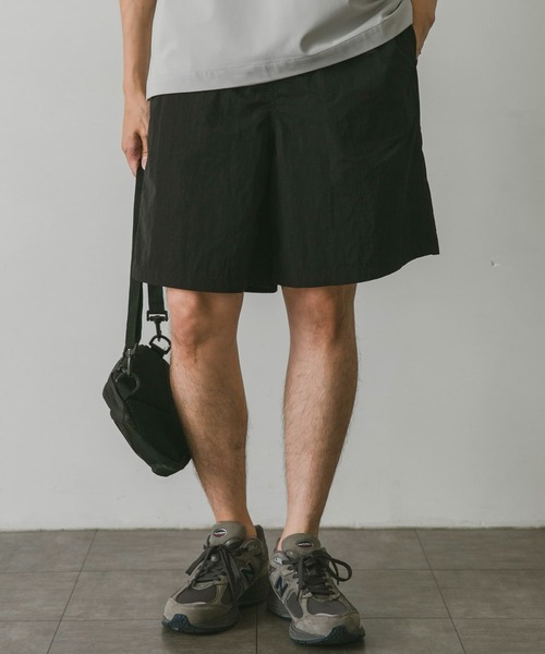URBAN RESEARCH DOORS(アーバンリサーチドアーズ)の「URDナイロンイージーショーツ(その他パンツ・メンズ・ブラック/ネイビー/グレー/グリーン・MEDIUM/LARGE)」の18枚目の写真