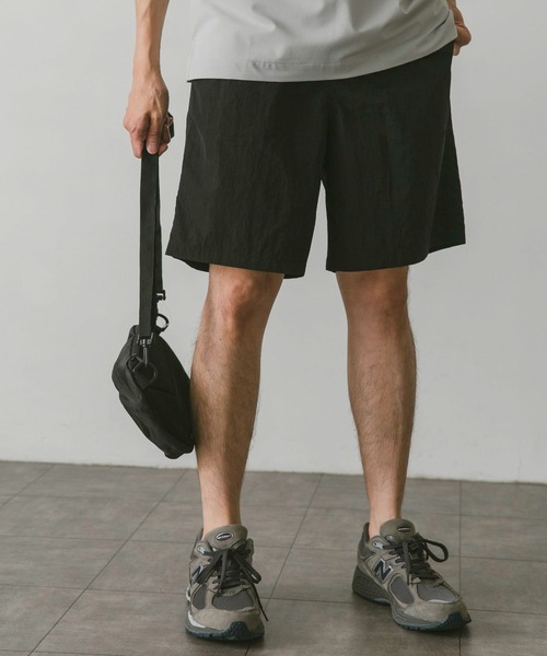 URBAN RESEARCH DOORS(アーバンリサーチドアーズ)の「URDナイロンイージーショーツ(その他パンツ・メンズ・ブラック/ネイビー/グレー/グリーン・MEDIUM/LARGE)」の19枚目の写真