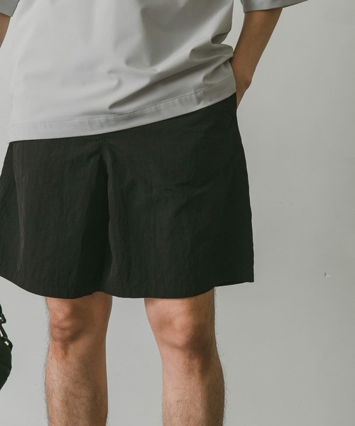 URBAN RESEARCH DOORS(アーバンリサーチドアーズ)の「URDナイロンイージーショーツ(その他パンツ・メンズ・ブラック/ネイビー/グレー/グリーン・MEDIUM/LARGE)」の20枚目の写真