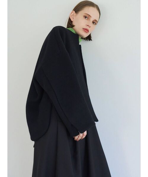 ELENDEEK（エレンディーク）の「クルーネックショートコート