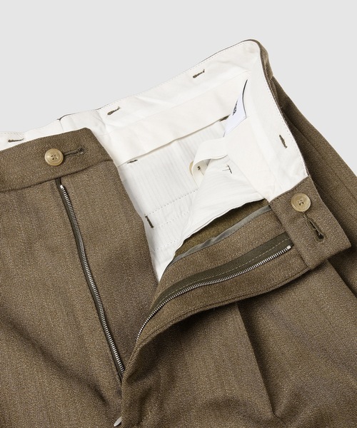 HED MAYNER(ヘドメイナー)の「ELONGATED CUFFED TROUSERS(スラックス・メンズ・オリーブ・S/M)」の3枚目の写真