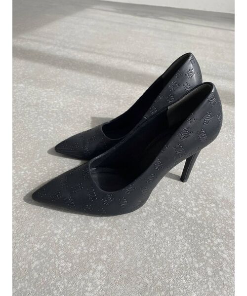 RESEXXY（リゼクシー）の「モノグラムエンボスパンプス（パンプス・レディース・ブラック/イエロー・SMALL/MEDIUM/LARGE）」の2枚目の写真