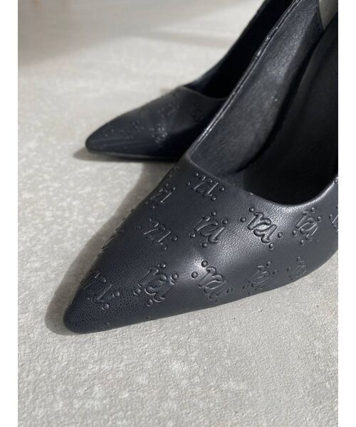 RESEXXY（リゼクシー）の「モノグラムエンボスパンプス（パンプス・レディース・ブラック/イエロー・SMALL/MEDIUM/LARGE）」の4枚目の写真