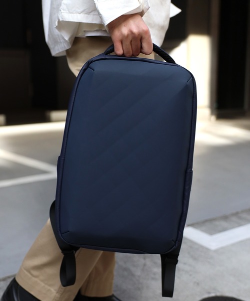 GUSCIO UOMO(グッシオ ウォーモ)の「【グッシオ ウォーモ】PUレザー型押しビジネスリュック ユニセックス 軽量 出張 通勤通学(ビジネスバッグ・レディース・グレー/ブラック/ベージュ/ネイビー・FREE)」の4枚目の写真
