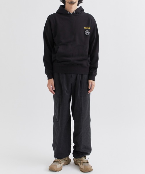 th products(ティーエイチプロダクト)の「【th products / ティーエイチプロダクツ】Hoodie pray / フーディプレイ(パーカー・メンズ・ブラック・2/1)」の9枚目の写真