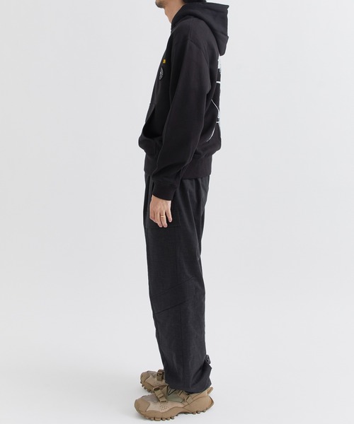 th products(ティーエイチプロダクト)の「【th products / ティーエイチプロダクツ】Hoodie pray / フーディプレイ(パーカー・メンズ・ブラック・2/1)」の11枚目の写真