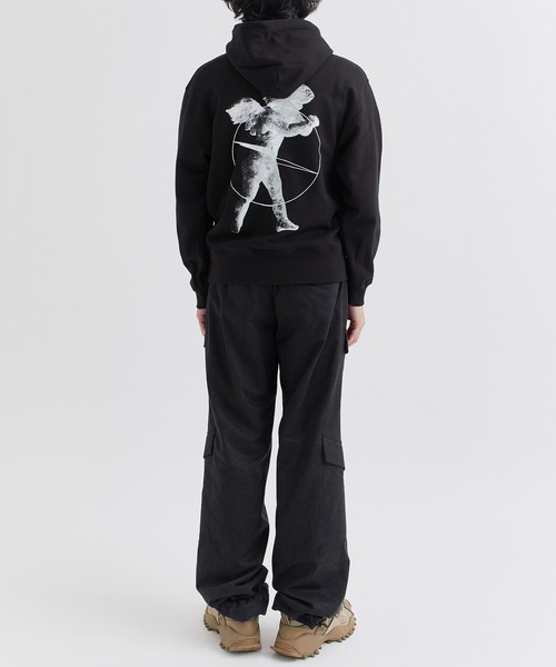 th products(ティーエイチプロダクト)の「【th products / ティーエイチプロダクツ】Hoodie pray / フーディプレイ(パーカー・メンズ・ブラック・2/1)」の7枚目の写真