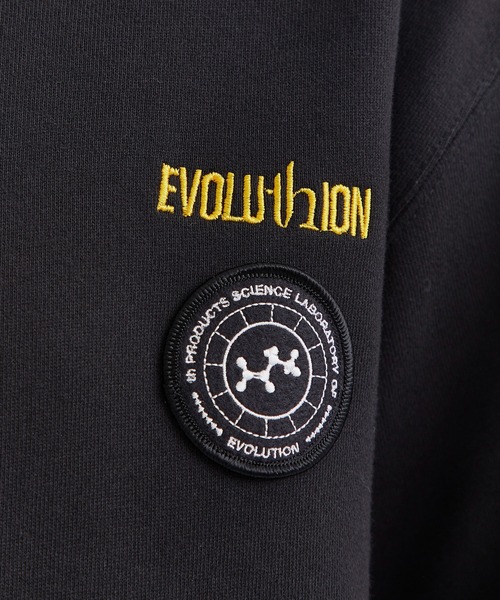 th products(ティーエイチプロダクト)の「【th products / ティーエイチプロダクツ】Hoodie pray / フーディプレイ(パーカー・メンズ・ブラック・2/1)」の4枚目の写真