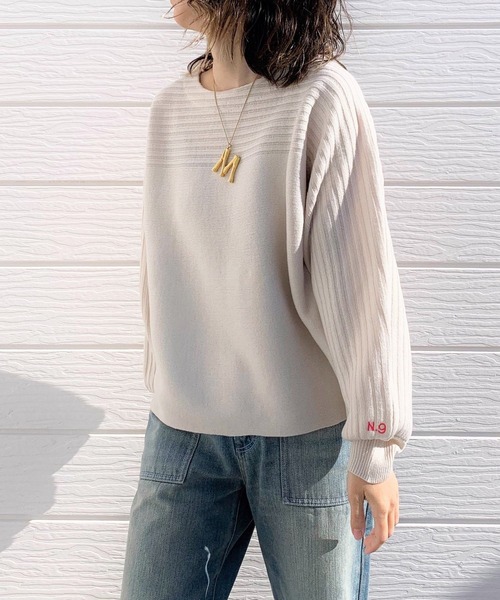 Q(キュー)の「針抜き切替ドルマンニット(ニット/セーター・レディース・ベージュ/アイボリー/ブラック/ライトブルー・MEDIUM)」の3枚目の写真