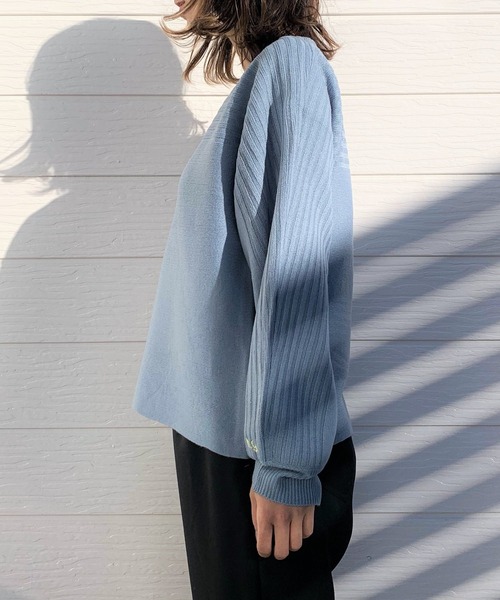 Q(キュー)の「針抜き切替ドルマンニット(ニット/セーター・レディース・ベージュ/アイボリー/ブラック/ライトブルー・MEDIUM)」の16枚目の写真