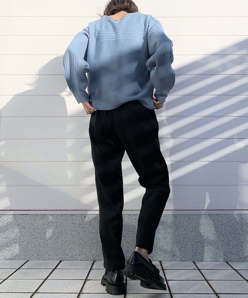 Q(キュー)の「針抜き切替ドルマンニット(ニット/セーター・レディース・ベージュ/アイボリー/ブラック/ライトブルー・MEDIUM)」の19枚目の写真