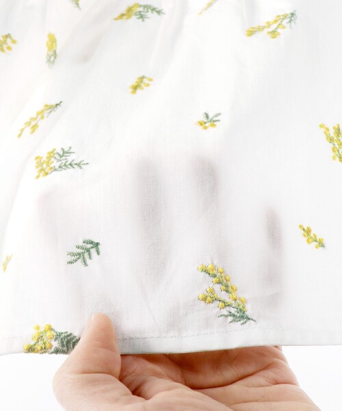 BRANSHES(ブランシェス)の「【ペア/お揃い】ミモザ刺繍チュニック(チュニック・キッズ・オフホワイト/ネイビー・90/100/130/110/120)」の14枚目の写真
