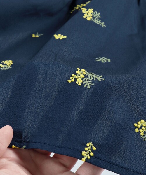 BRANSHES(ブランシェス)の「【ペア/お揃い】ミモザ刺繍チュニック(チュニック・キッズ・オフホワイト/ネイビー・90/100/130/110/120)」の5枚目の写真