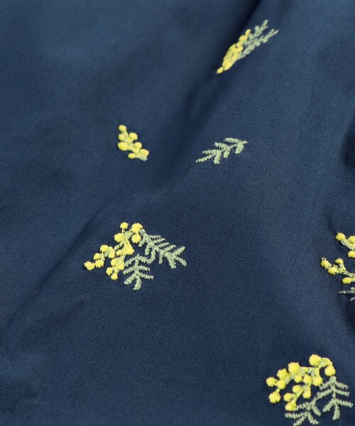 BRANSHES(ブランシェス)の「【ペア/お揃い】ミモザ刺繍チュニック(チュニック・キッズ・オフホワイト/ネイビー・90/100/130/110/120)」の4枚目の写真