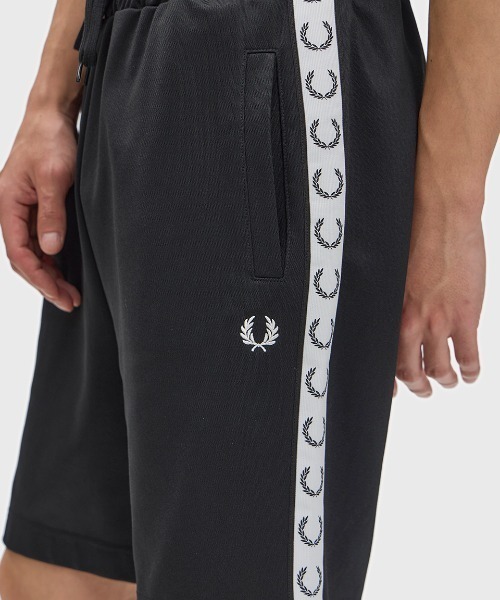 FRED PERRY(フレッドペリー)の「Taped Tricot Shorts/トラックショートパンツ(その他パンツ・メンズ・ブラック/ネイビー・S/M/L)」の8枚目の写真