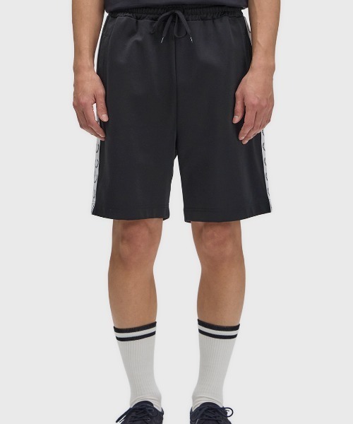 FRED PERRY(フレッドペリー)の「Taped Tricot Shorts/トラックショートパンツ(その他パンツ・メンズ・ブラック/ネイビー・S/M/L)」の9枚目の写真