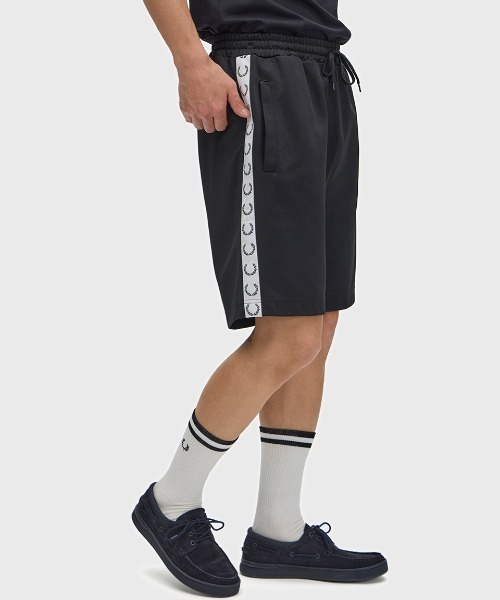 FRED PERRY(フレッドペリー)の「Taped Tricot Shorts/トラックショートパンツ(その他パンツ・メンズ・ブラック/ネイビー・S/M/L)」の7枚目の写真
