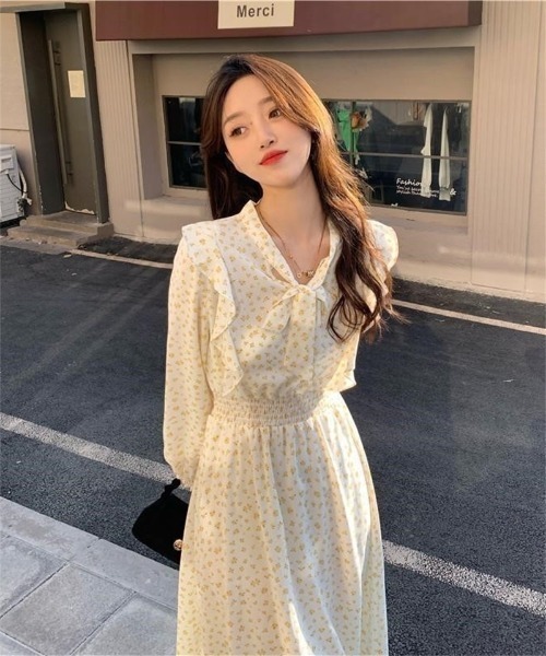 Ritzy(リッツィー)の「レトロ花柄リボンワンピース(ワンピース・レディース・ワイン/ブルー/ベージュ/イエロー/ホワイト・M/L)」の4枚目の写真