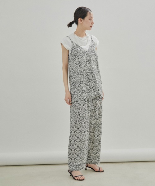 SALON adam et rope'（サロン アダム エ ロペ）の「【LIBERTY】【セットアップ対応・洗える】リバティプリントイージーリラックスパンツ（その他パンツ・レディース・ピンク/ブラウン/ブラック・FREE）」の10枚目の写真