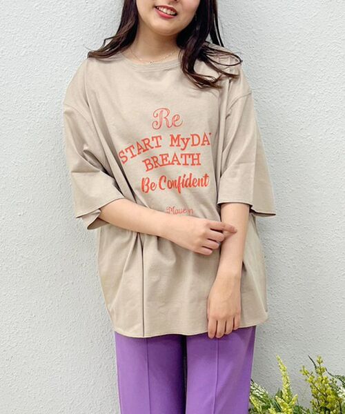 kivi(キヴィ)の「ロゴBIG Tシャツ(Tシャツ/カットソー・レディース・ベージュ/オフホワイト/ライトグリーン・FREE)」の1枚目の写真