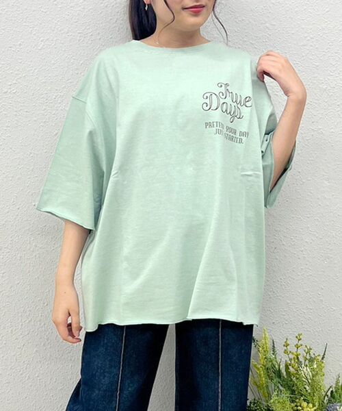 kivi(キヴィ)の「ロゴBIG Tシャツ(Tシャツ/カットソー・レディース・ベージュ/オフホワイト/ライトグリーン・FREE)」の2枚目の写真