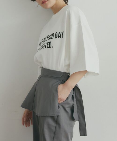 kivi(キヴィ)の「ロゴBIG Tシャツ(Tシャツ/カットソー・レディース・ベージュ/オフホワイト/ライトグリーン・FREE)」の15枚目の写真