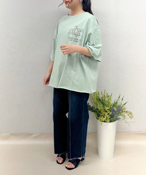 kivi(キヴィ)の「ロゴBIG Tシャツ(Tシャツ/カットソー・レディース・ベージュ/オフホワイト/ライトグリーン・FREE)」の9枚目の写真