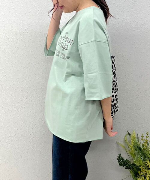 kivi(キヴィ)の「ロゴBIG Tシャツ(Tシャツ/カットソー・レディース・ベージュ/オフホワイト/ライトグリーン・FREE)」の6枚目の写真
