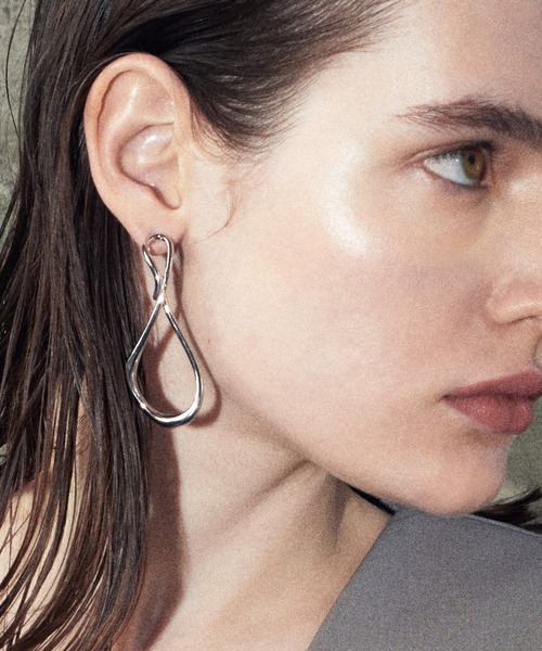 GOLDY（ゴールディ）の「ソリッド メタル ピアス（ピアス（両耳用）・レディース・シルバー/シルバー系その他/ゴールド系その他/ゴールド・FREE）」の2枚目の写真