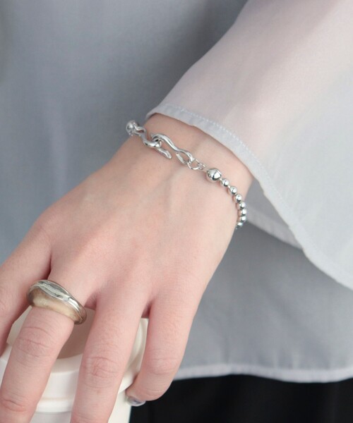 fredy emue（フレディエミュ）の「プチボールチェーンフックブレスレット（ブレスレット・レディース・シルバー/ゴールド・FREE）」の4枚目の写真