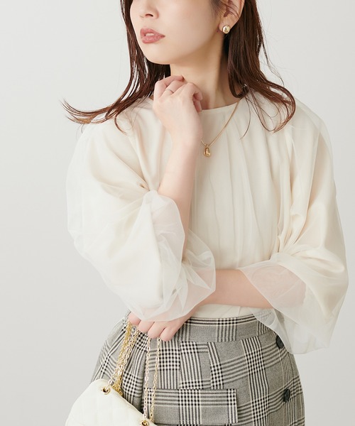 natural couture(ナチュラルクチュール)の「チュールバルーンブラウス(シャツ/ブラウス・レディース・サックスブルー/オフホワイト/ブラック/グレイッシュベージュ・FREE)」の6枚目の写真