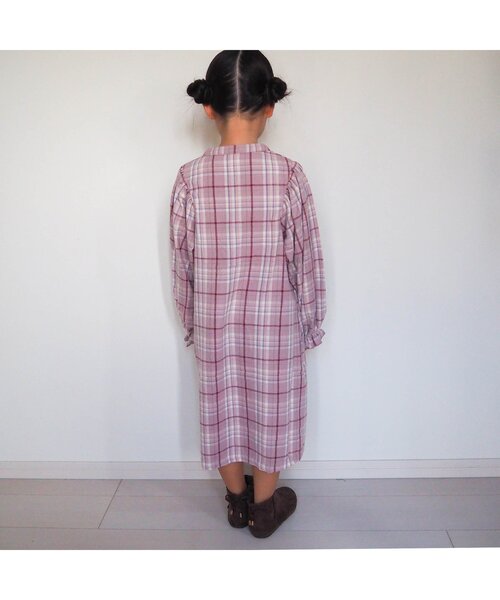 apres les cours(アプレレクール)の「【新色追加/一部リンク可能】まいにちワンピ(ワンピース・キッズ・アイボリー/ラベンダー/ブラック/キナリ/ベージュ/オリーブ/ピンク/ブルー/チェック/レンガ/オフホワイト/サックスブルー/チャコール・90/80/100/120/130/140/110)」の19枚目の写真