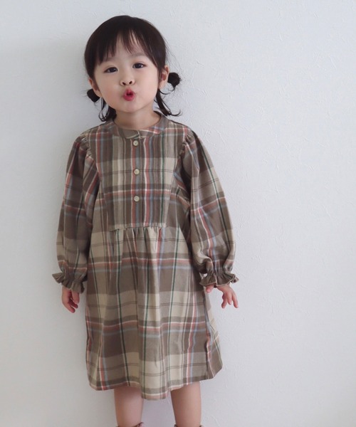 apres les cours(アプレレクール)の「【新色追加/一部リンク可能】まいにちワンピ(ワンピース・キッズ・アイボリー/ラベンダー/ブラック/キナリ/ベージュ/オリーブ/ピンク/ブルー/チェック/レンガ/オフホワイト/サックスブルー/チャコール・90/80/100/120/130/140/110)」の13枚目の写真