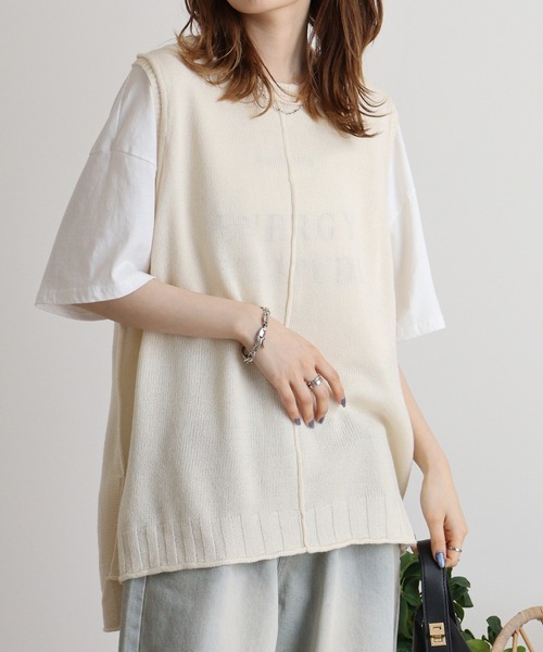 FUNALIVE（ファンアライブ）の「PAGE ONE アウトシーム＆スリット入りニットベスト（ベスト・レディース・ライトグレー/グリーン/アイボリー/ブラック/ネイビー/オレンジ/ベージュ・M-L）」の2枚目の写真