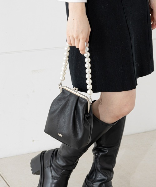 Chico（チコ）の「【SALON by Chico】パールハンドルがま口バッグ（ショルダーバッグ・レディース・ブラック/ホワイト/ブルー系その他/ブラック系その他・FREE）」の20枚目の写真