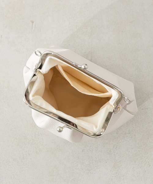 Chico（チコ）の「【SALON by Chico】パールハンドルがま口バッグ（ショルダーバッグ・レディース・ブラック/ホワイト/ブルー系その他/ブラック系その他・FREE）」の7枚目の写真