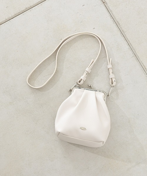 Chico（チコ）の「【SALON by Chico】パールハンドルがま口バッグ（ショルダーバッグ・レディース・ブラック/ホワイト/ブルー系その他/ブラック系その他・FREE）」の22枚目の写真