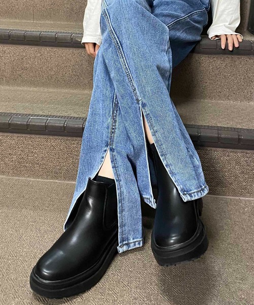 NANEA(ナネア)の「スリット入りデニムサロペット(サロペット/オーバーオール・レディース・ブルー・MEDIUM/SMALL/LARGE)」の17枚目の写真