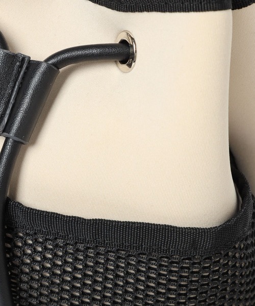 LAKOLE(ラコレ)の「ネオプレン2WAYミニショルダー / 996076(ショルダーバッグ・レディース・ライトグレー/オフホワイト/ブラック・FREE)」の10枚目の写真