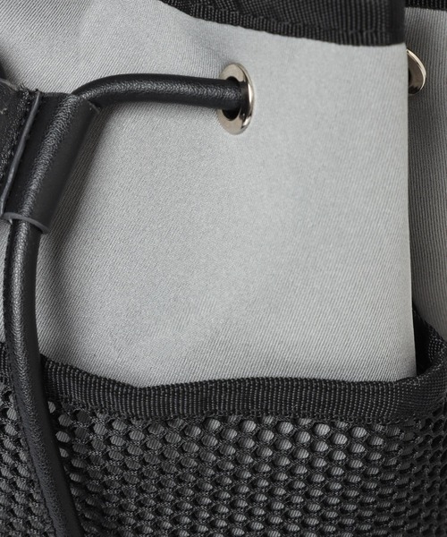 LAKOLE(ラコレ)の「ネオプレン2WAYミニショルダー / 996076(ショルダーバッグ・レディース・ライトグレー/オフホワイト/ブラック・FREE)」の12枚目の写真
