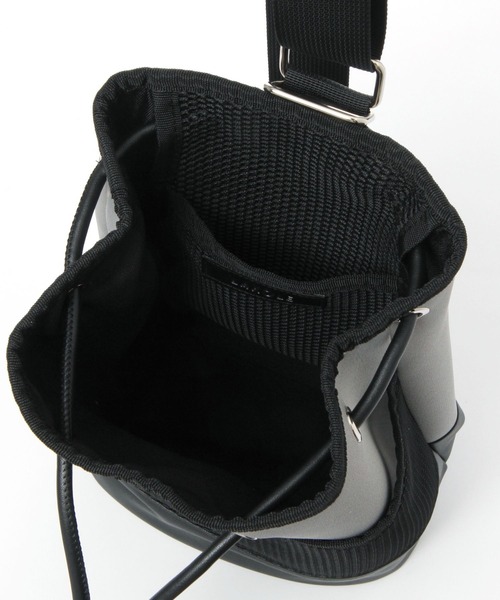 LAKOLE(ラコレ)の「ネオプレン2WAYミニショルダー / 996076(ショルダーバッグ・レディース・ライトグレー/オフホワイト/ブラック・FREE)」の13枚目の写真